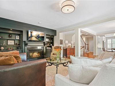 4201 Village Green Dr