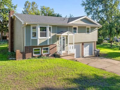 803 Manor Ct