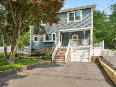 11 Lake Trail East