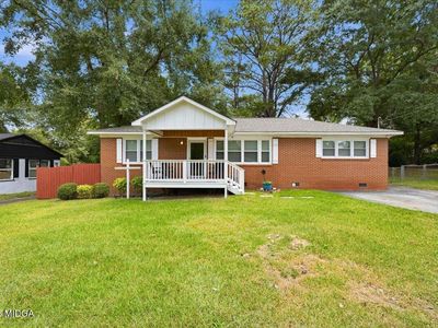 4290 Fairfax Dr