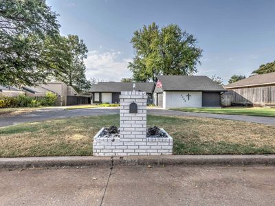 2102 W Club Rd