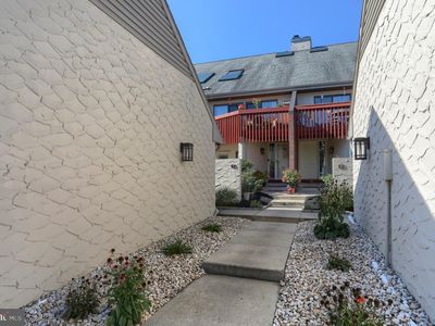 593 Geneva Dr APT 17