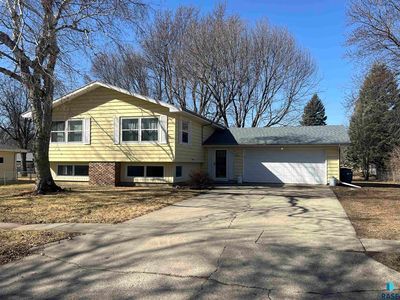 Property at 1021 N Jackson St, Luverne, MN