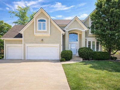 237 NE Hidden Ridge Cir