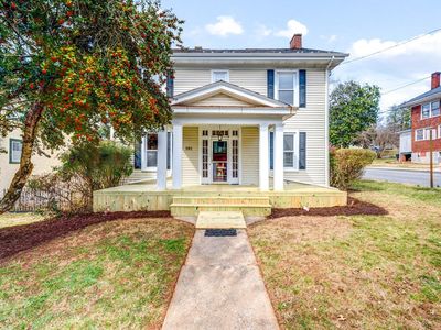 301 Warwick Ln
