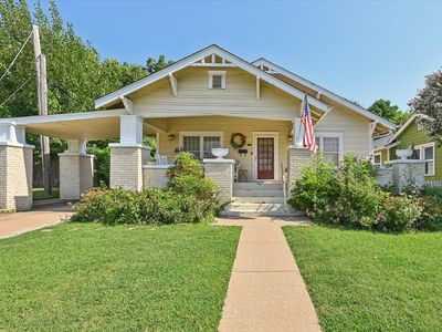 2115 E 17th Pl