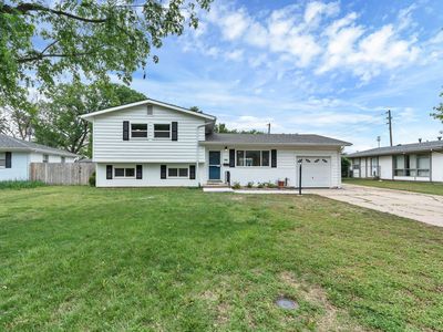 995 N Country Acres Ave