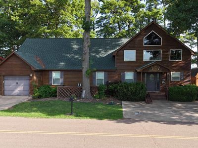 873 Lake Dr