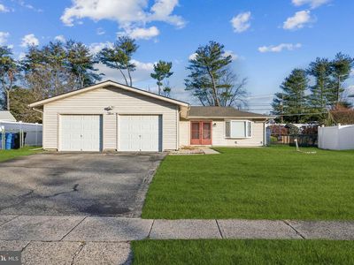 Property at 3 Buckingham Dr, Eastampton, NJ