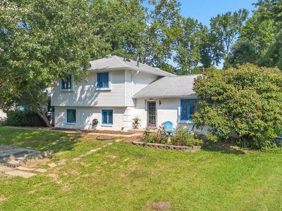 4425 E Cambridge Ct
