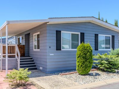 51 Clipper Ln