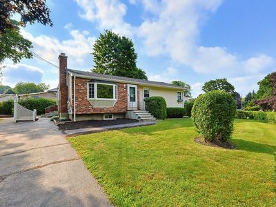 Property at 7 Hemlock Dr, Medway, MA