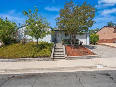 6230 W Manor Dr