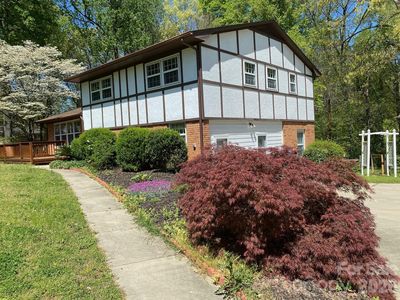 2311 Laurelwood Cir