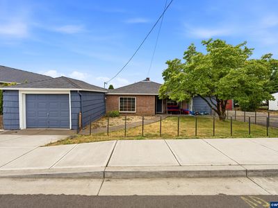 3055 Hollywood Dr NE