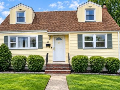 Property at 13 White Oak Dr, Lodi, NJ