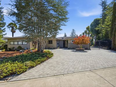 886 Heather Dr