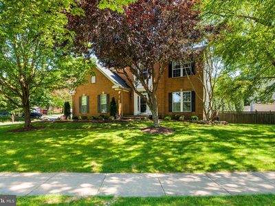 8 Royal Crown Ct