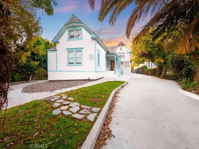 1033 E Santa Clara St