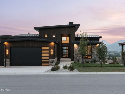 1266 E Wildflower Cir