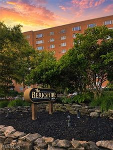 11820 Edgewater Dr APT 608
