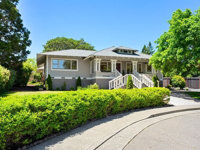 614 Live Oak Avenue