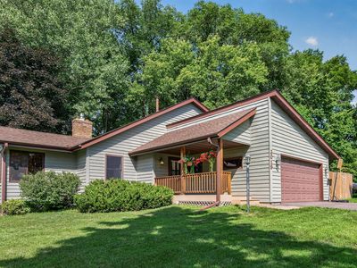 3019 Bluffs Ln