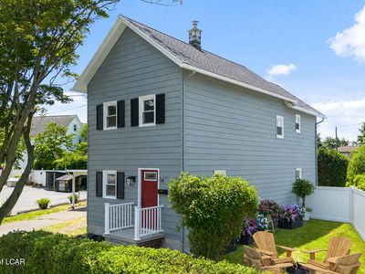 14 Hughes St
