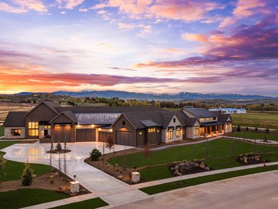 216 E Equine Ln