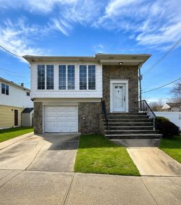 128 Queen St