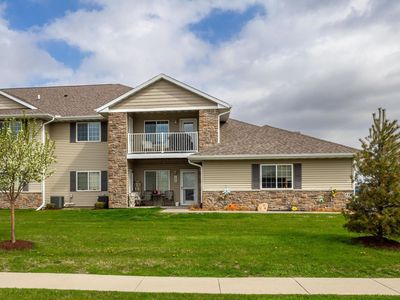 440 E Franklin St #204