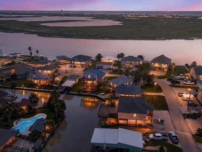 90 Dolphin Ln
