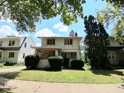 940 Lake Michigan Dr NW