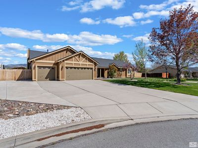 30 Moonbeam Ct