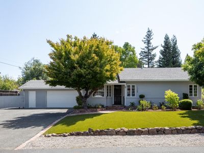 1265 Golden Way