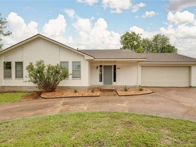 904 Holleman Dr