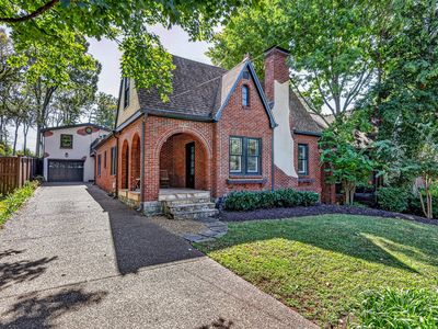 2803 Woodlawn Dr
