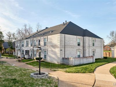 4392 Chateau De Ville Dr APT F