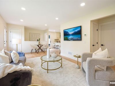 61 Mackay Ave