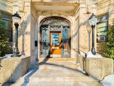 64 Charlesgate E APT 61