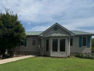 214 Lakeview Ln