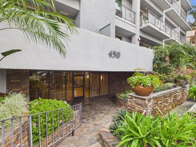 450 S Maple Dr APT 403