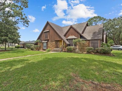 8600 Stonegate Ct