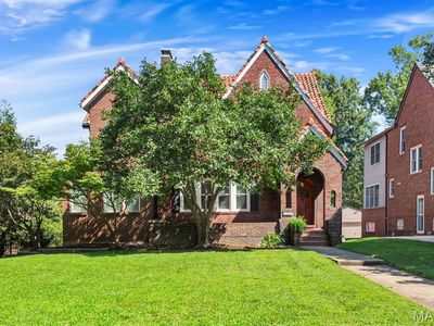Property at 7279 Forsyth Blvd, Saint Louis, MO