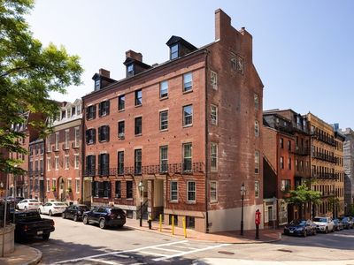 2 Derne St