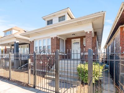 6231 S Francisco Ave