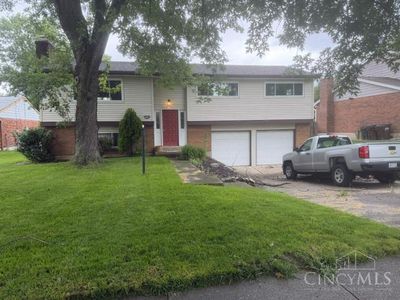 1934 W Kemper Rd