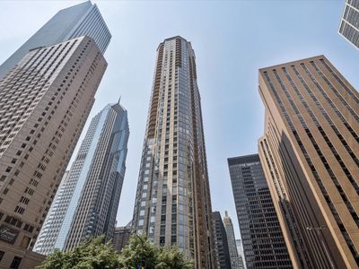 222 N Columbus Dr APT 612
