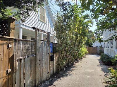 614 Roberts Ln