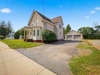 216 Monument St